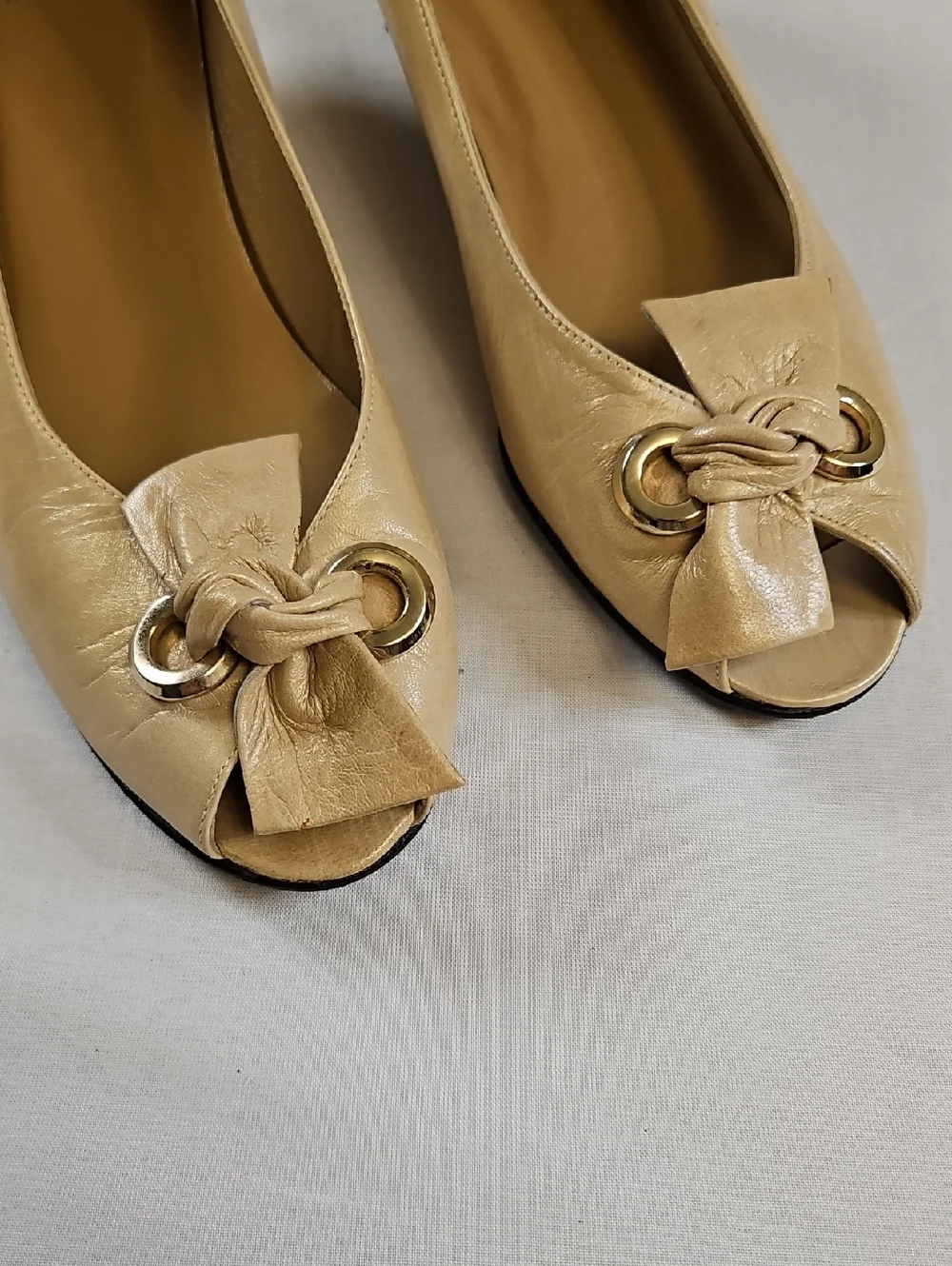 Stuart Weitzman Peep Toe Kitten Heels, Tan, Size 8